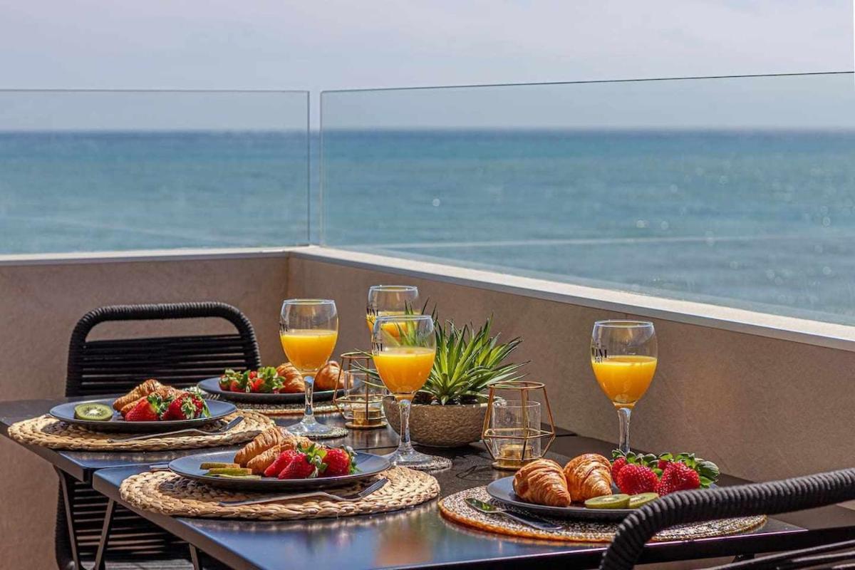 797 Holiday Rentals - Benalbeach- Moderno Piso Para 5 Con Vistas Al Mar เบนัลมาเดนา ภายนอก รูปภาพ