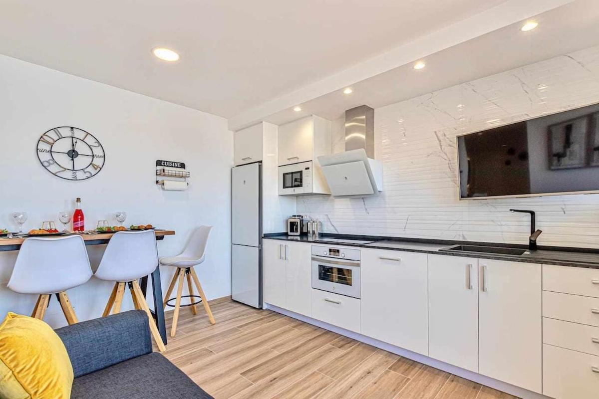 797 Holiday Rentals - Benalbeach- Moderno Piso Para 5 Con Vistas Al Mar เบนัลมาเดนา ภายนอก รูปภาพ