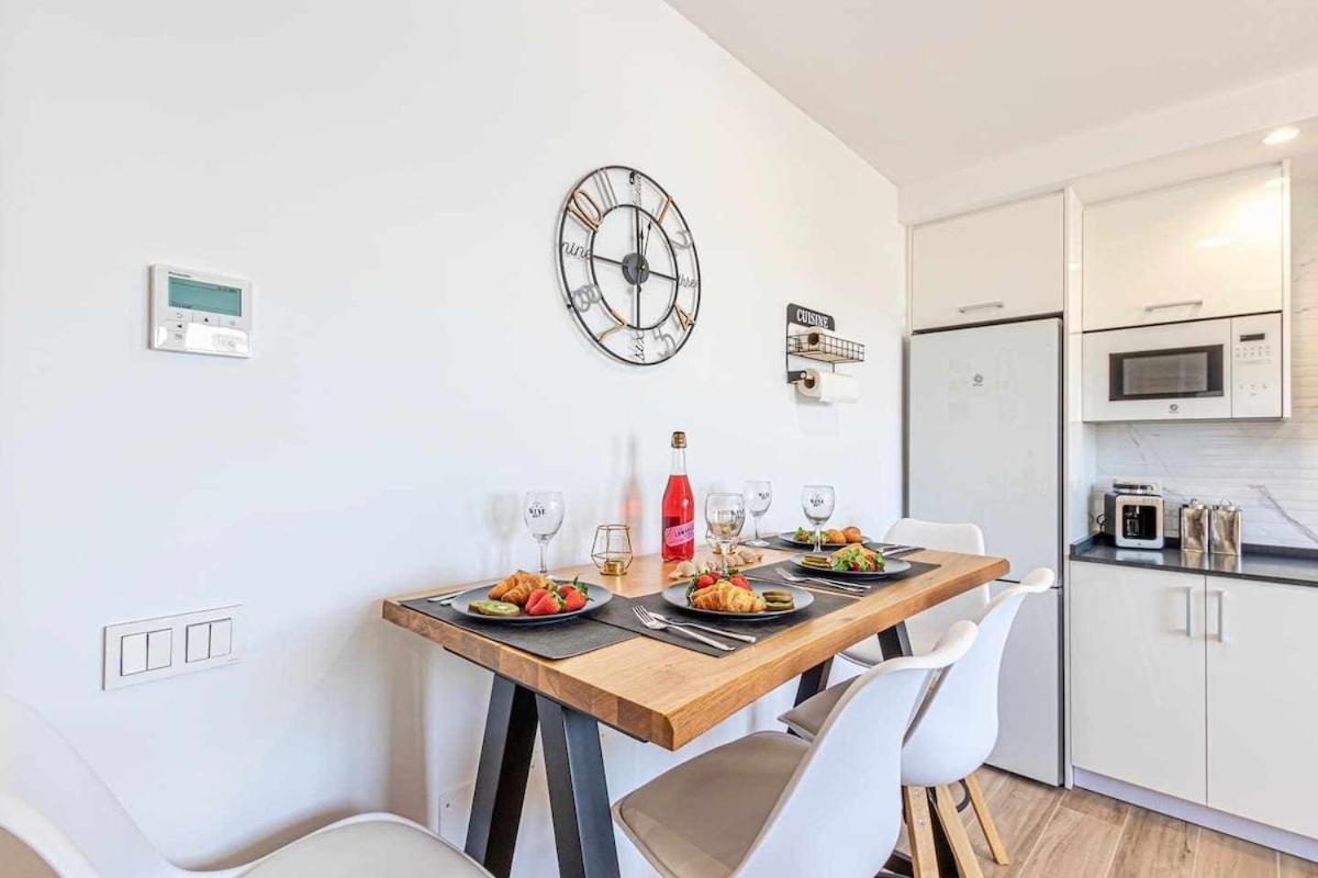 797 Holiday Rentals - Benalbeach- Moderno Piso Para 5 Con Vistas Al Mar เบนัลมาเดนา ภายนอก รูปภาพ