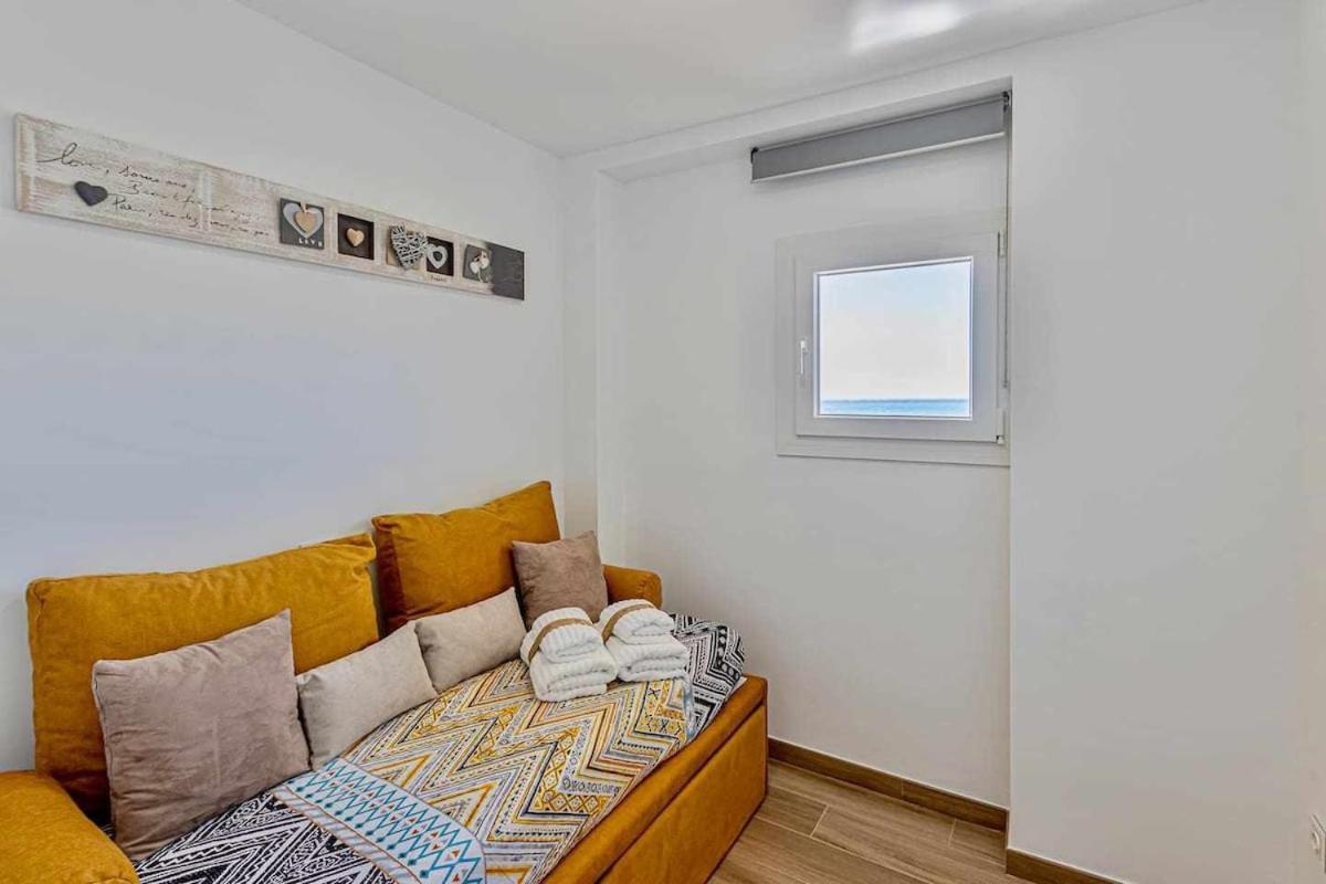 797 Holiday Rentals - Benalbeach- Moderno Piso Para 5 Con Vistas Al Mar เบนัลมาเดนา ภายนอก รูปภาพ