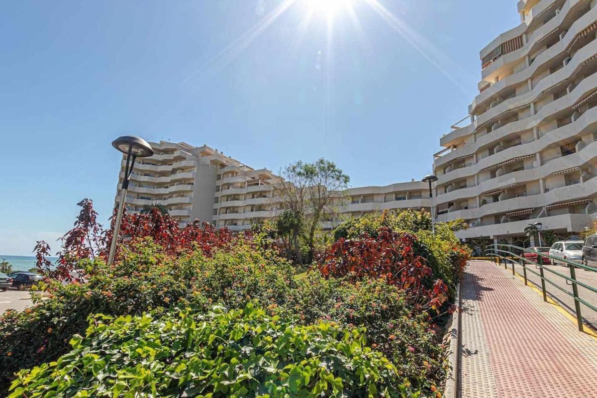 797 Holiday Rentals - Benalbeach- Moderno Piso Para 5 Con Vistas Al Mar เบนัลมาเดนา ภายนอก รูปภาพ