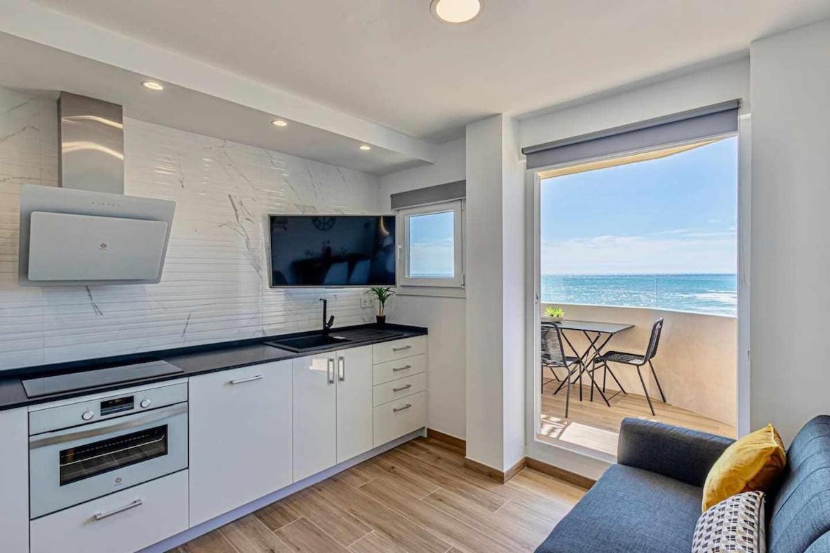 797 Holiday Rentals - Benalbeach- Moderno Piso Para 5 Con Vistas Al Mar เบนัลมาเดนา ภายนอก รูปภาพ